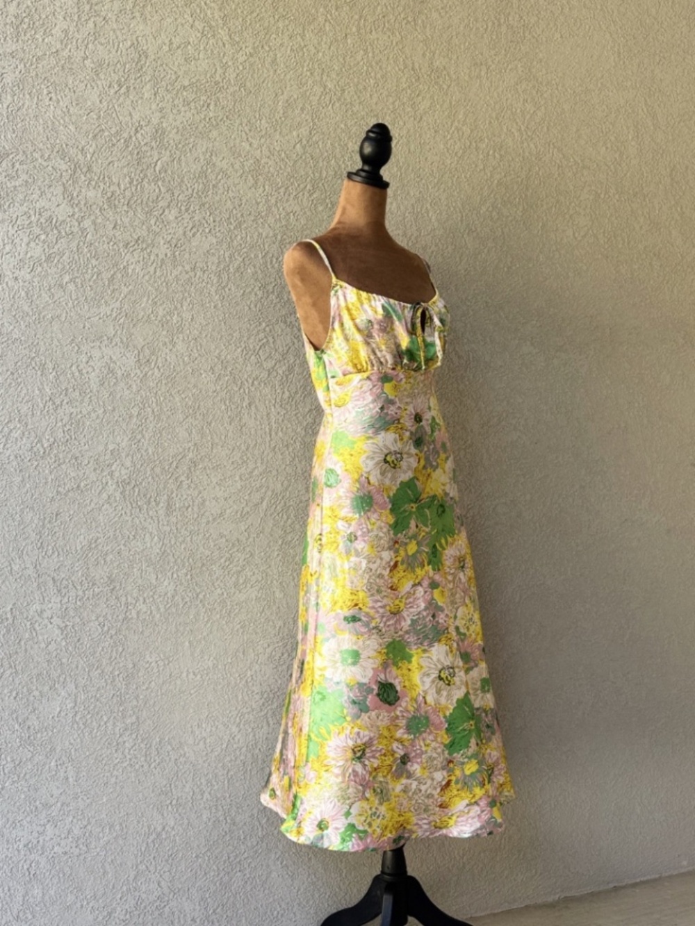 Dizzy Lizzy Size Large Slip Maxi Silky Floral Dress w/Front Bow Tie Accent